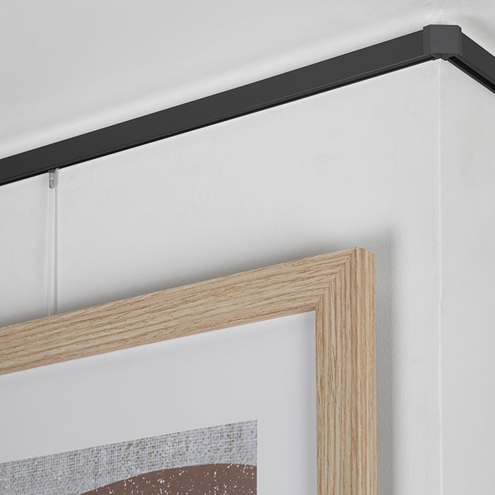 STAS minirail bildeoppheng system (150 cm) + monteringssett, en utmerket løsning for gallery rail oppsett.