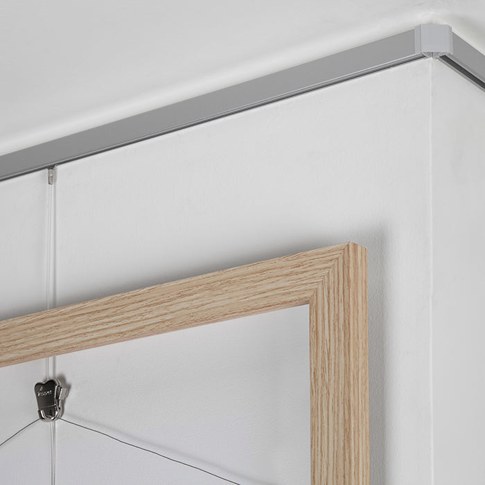 STAS minirail (150 cm) + monteringssett, bildeoppheng system med minimalistisk design som nesten er usynlig.
