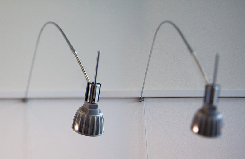 STAS armatur signo 70 cm + powerled 3,5 watt har en avstand fra veggen på 62 cm for optimal lysdekning.
